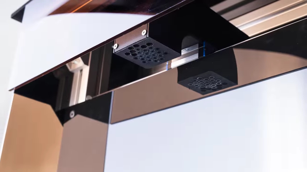 Detalhe do bico de distribuição automática